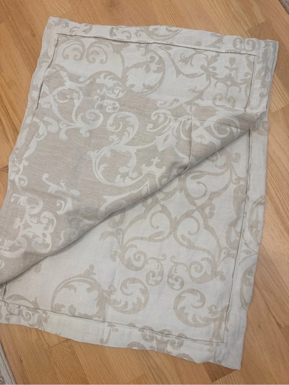 VILLA HOME COLLECTION JACQUARD LINEN BLEND  2/ STANDARD  SHAMS in BEIGE